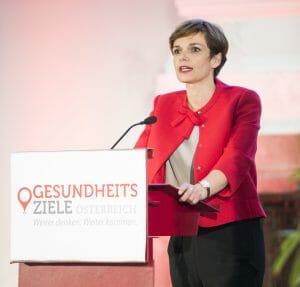 Gesundheits- und Frauenministerin Pamela Rendi-Wagner hält die Begrüßungsansprache. / © BKA – Christoph Dunker
